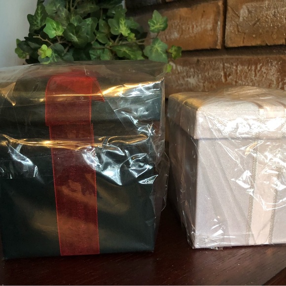 Lot of 2 Holiday Gift Boxes - Picture 1 of 2